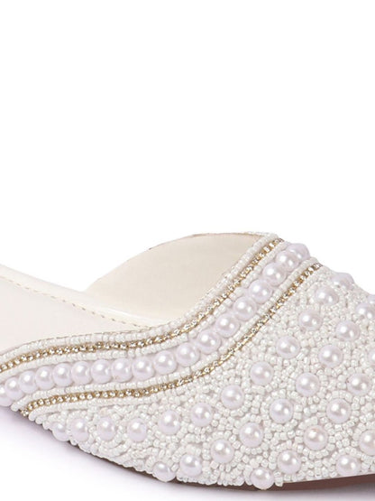 Dhiyona AK Women Embellished Ethnic Ballerinas Flats