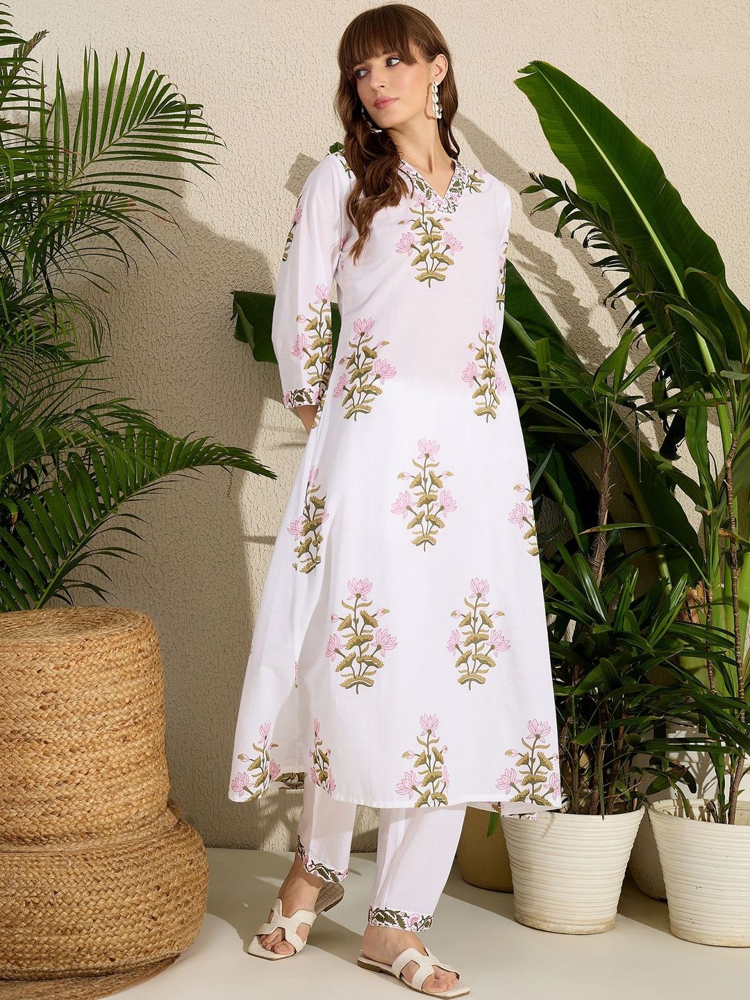 Women Floral Printed Cotton Kurta with Trousers