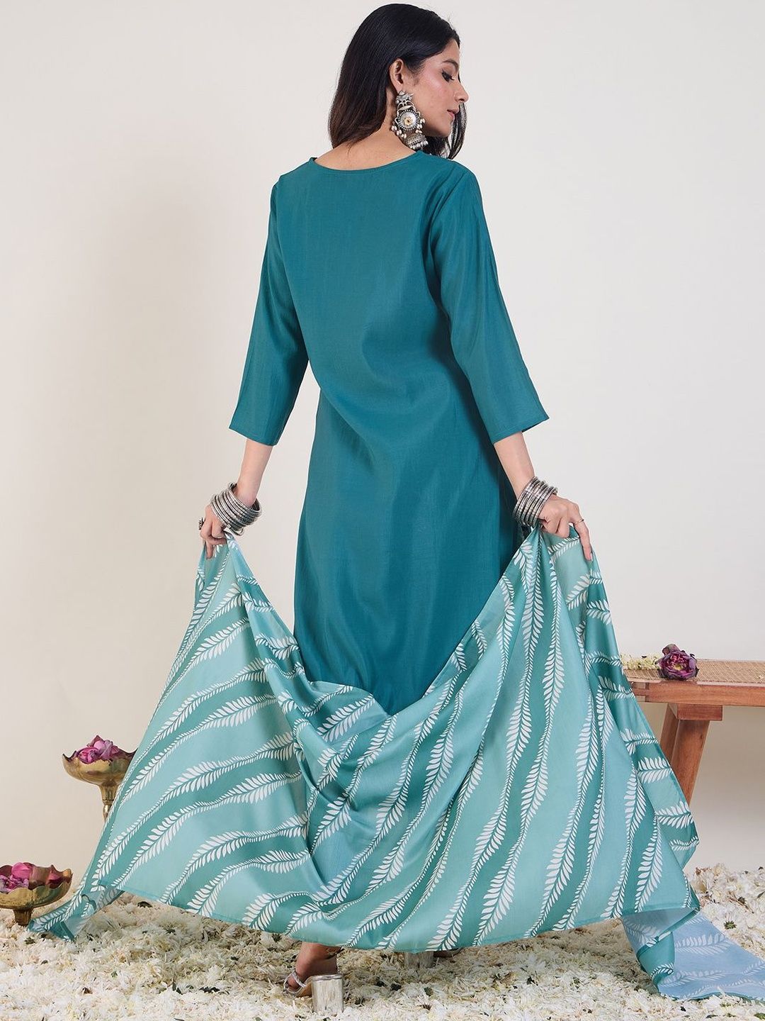 Ethnic Motifs Embroidered V-Neck Thread Work Kurta & Trousers With Dupatta