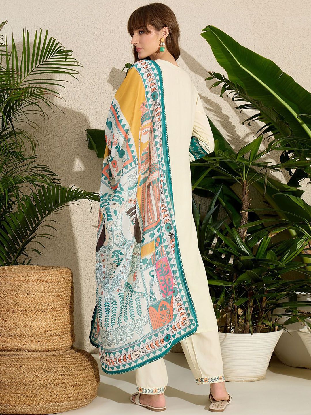 Ethnic Motifs Embroidered Thread Work Kurta with Trousers & With Dupatta