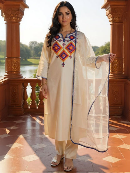 Women Embroidered Regular Thread Work Liva Kurta with Trousers & Dupatta