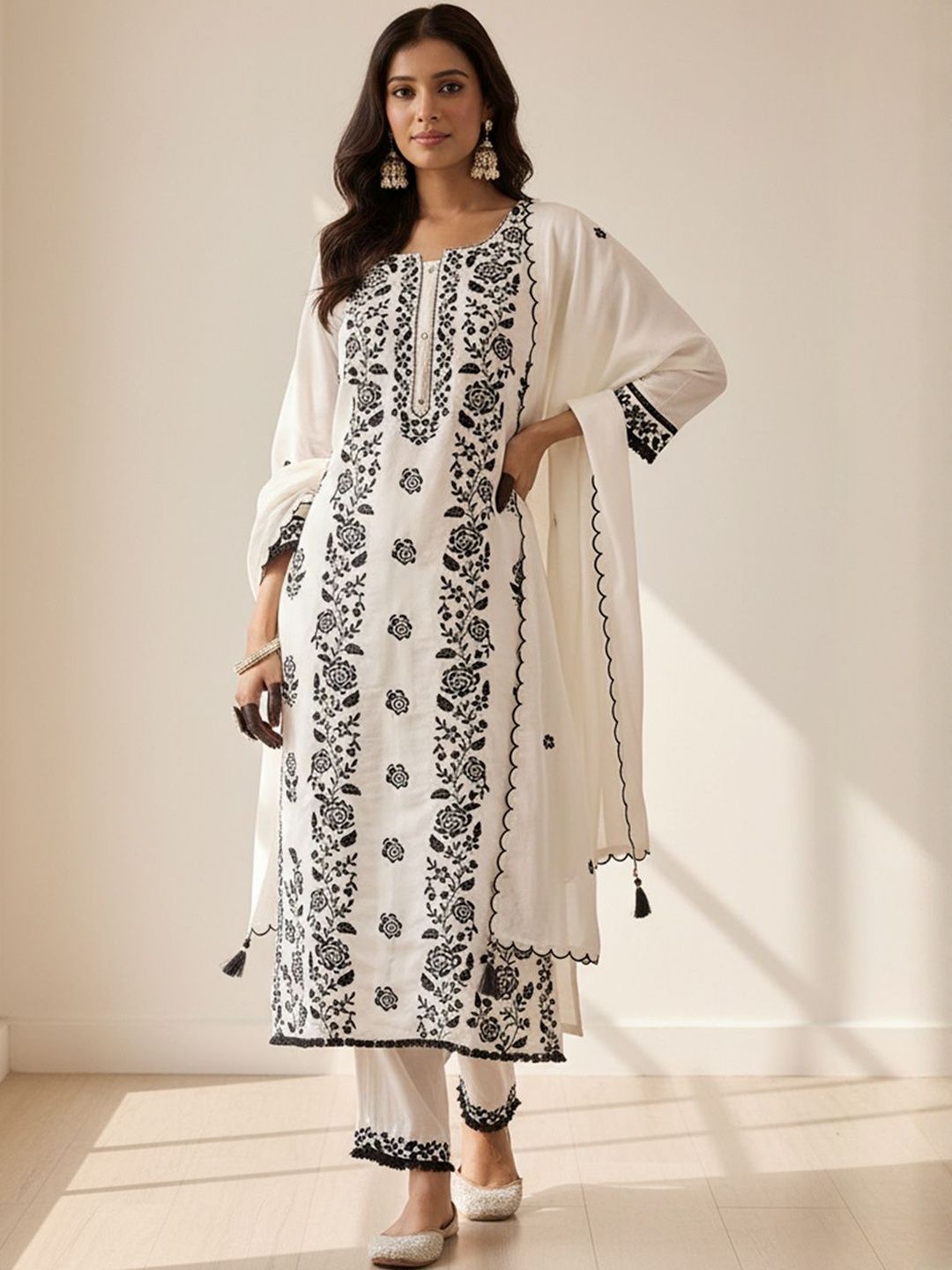 Ethnic Motifs Embroidered Regular Thread Work Kurta With Trousers & Dupatta