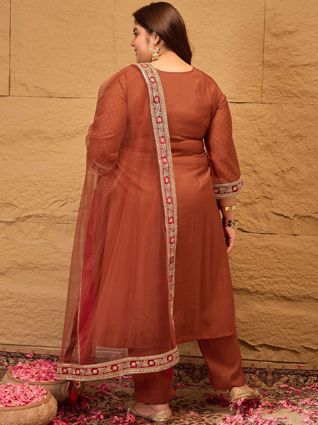 Dhiyona IN Plus Size Floral Yoke Design Sequinned Kurta With Trousers & Dupatta