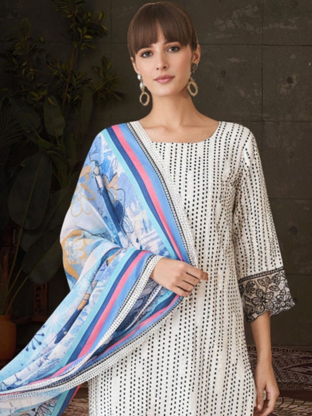 Dhiyona IE Women Printed Regular Thread Work Kurta with Trousers & With Dupatta