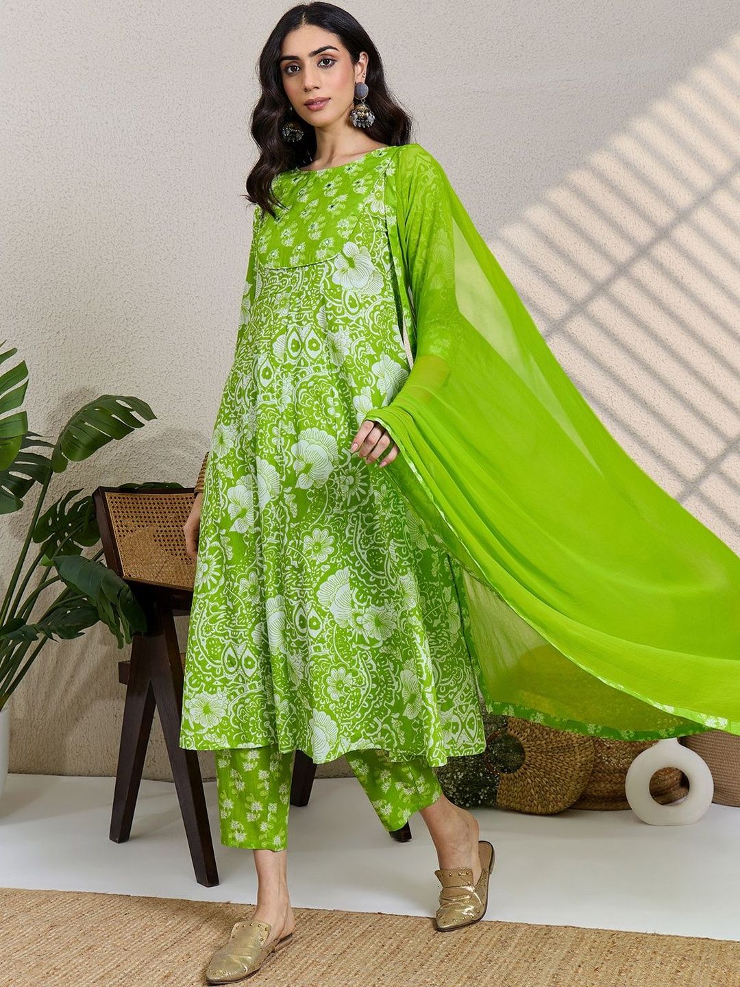 Women Floral Printed Regular Pure Cotton Kurta with Trousers & With Dupatta