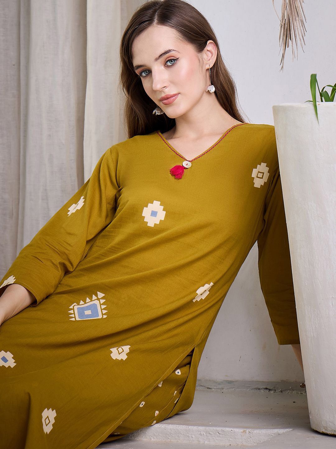 Dhiyona IE Ethnic Motifs Printed Pure Cotton V-Neck Top With Trousers