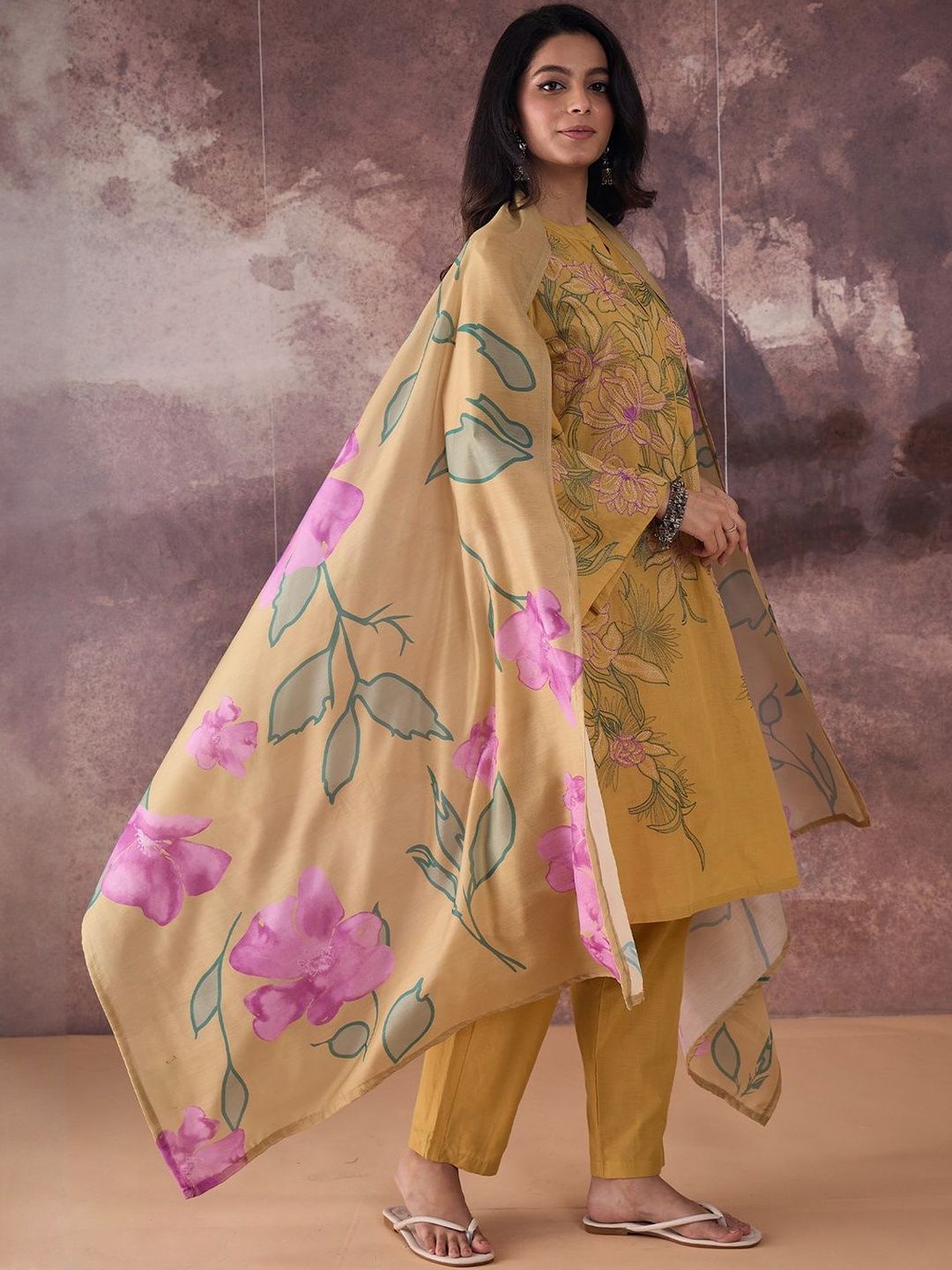 Floral Embroidered Regular Thread Work Pure Cotton Kurta With Trousers & Dupatta