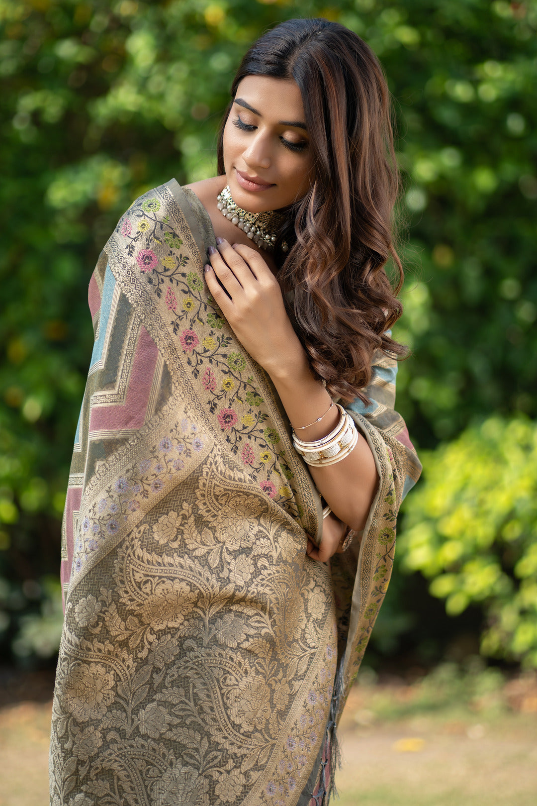 Dhiyona GR Women's Rangkat Gunsmoke Grey Leheriya Design Banarasi Organza Saree