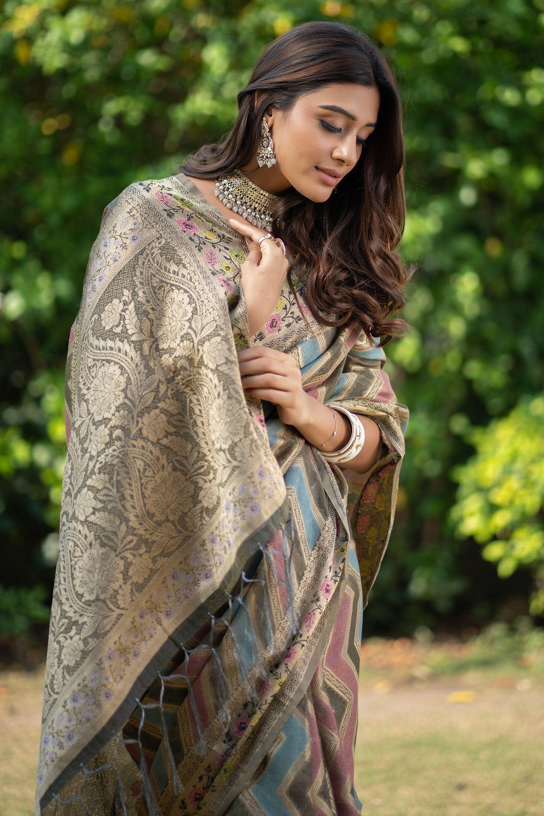 Dhiyona GR Women's Rangkat Gunsmoke Grey Leheriya Design Banarasi Organza Saree