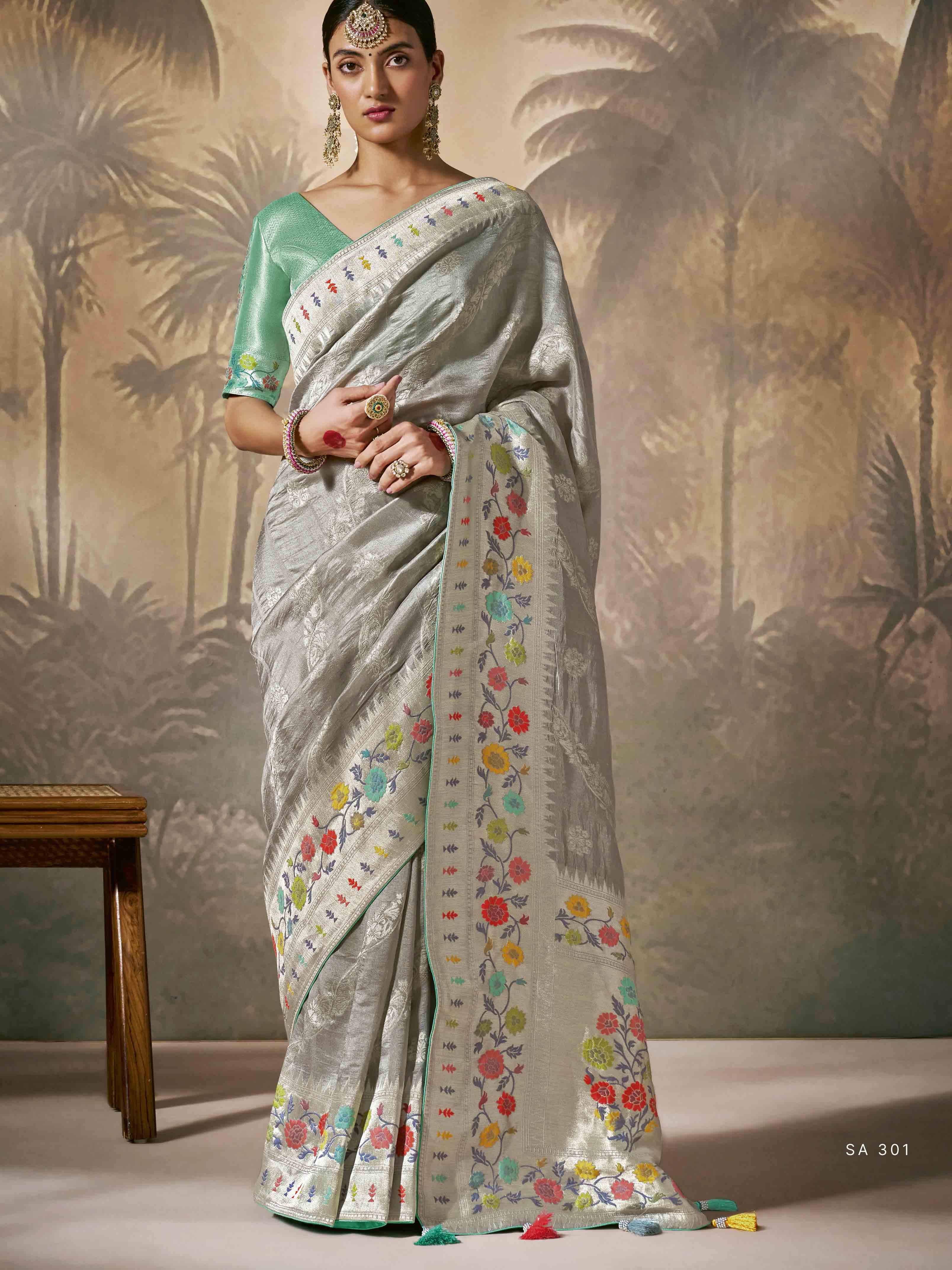 Dhiyona KM Women Elegant Grey Designer Saree