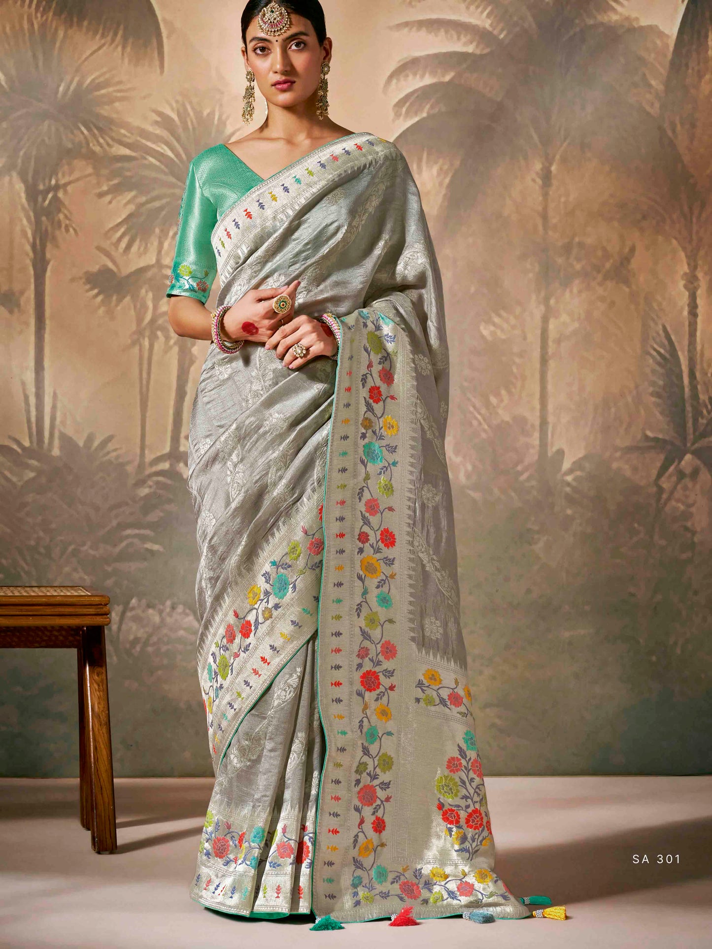 Dhiyona KM Women Elegant Grey Designer Saree