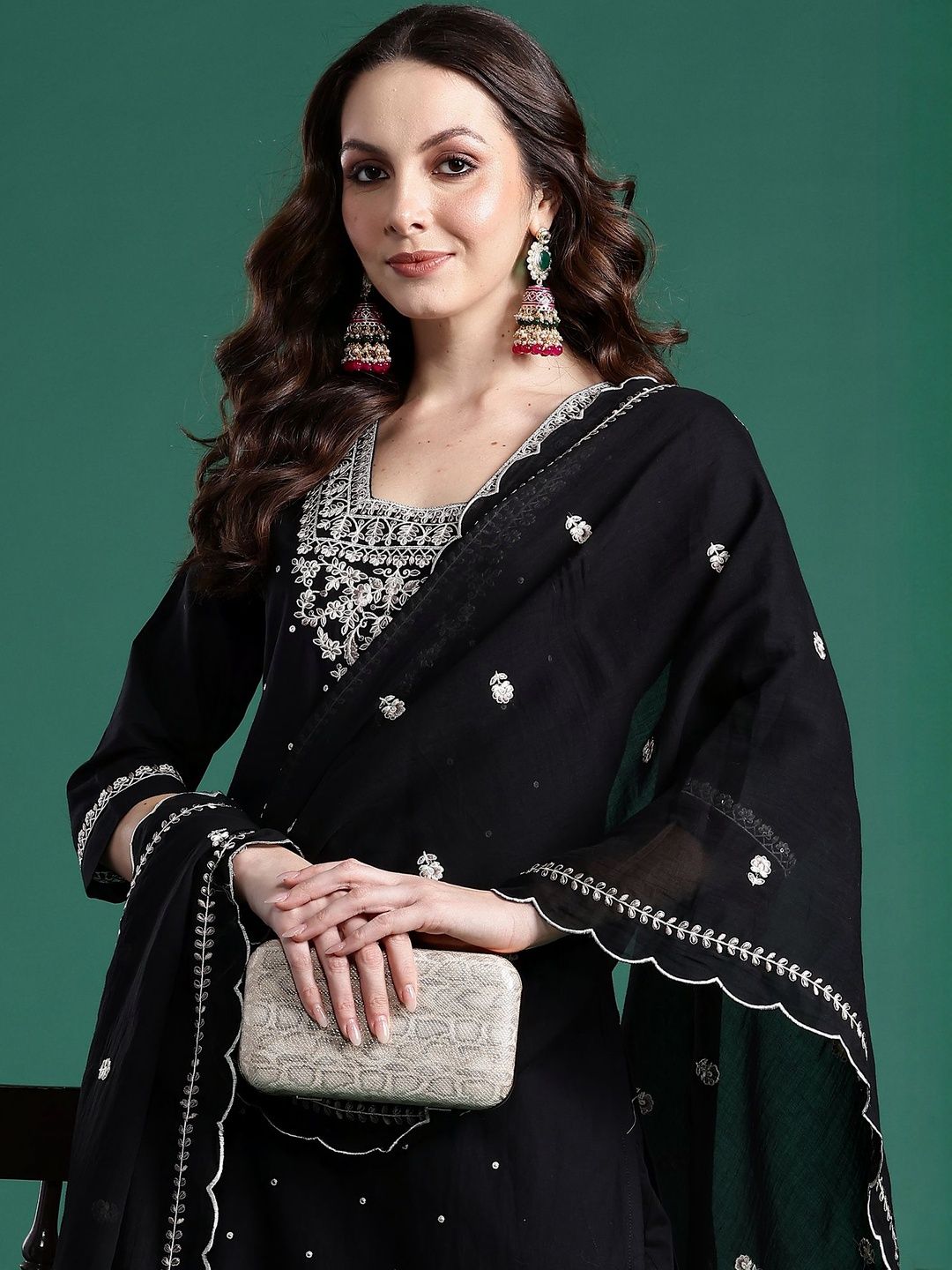 Women Ethnic Motifs Embroidered Straight Pure Cotton Kurta Set