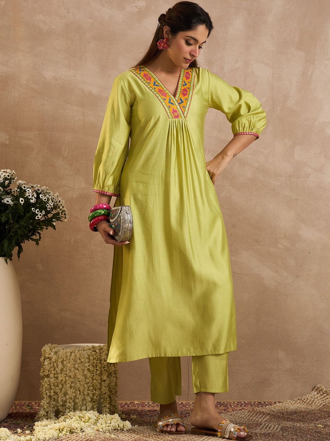 Women Ethnic Motifs Embroidered Thread Work Liva Kurta with Trousers