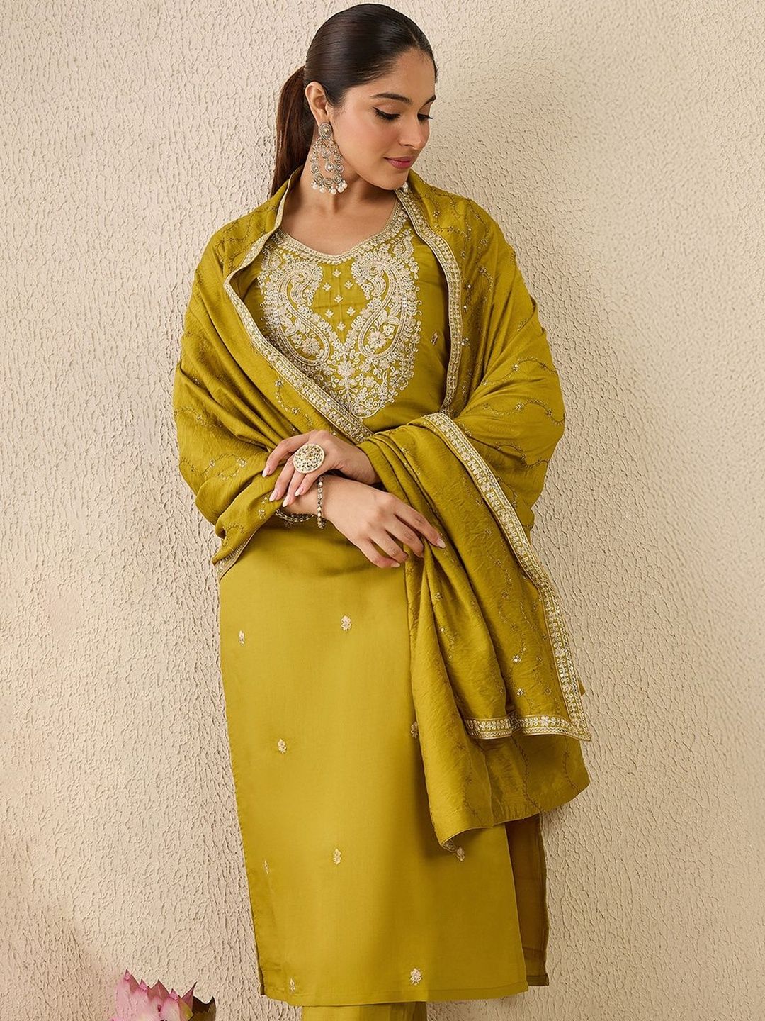 Women Embroidered Regular Thread Work Kurta And Trousers With Dupatta