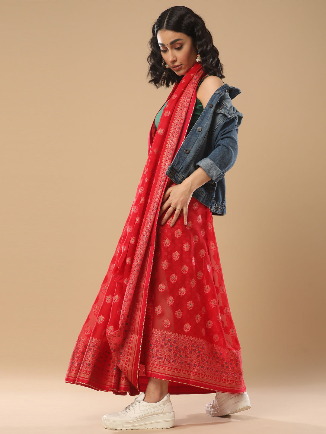 Women's Organza Pink Woven Design Designer Saree With Blouse Piece