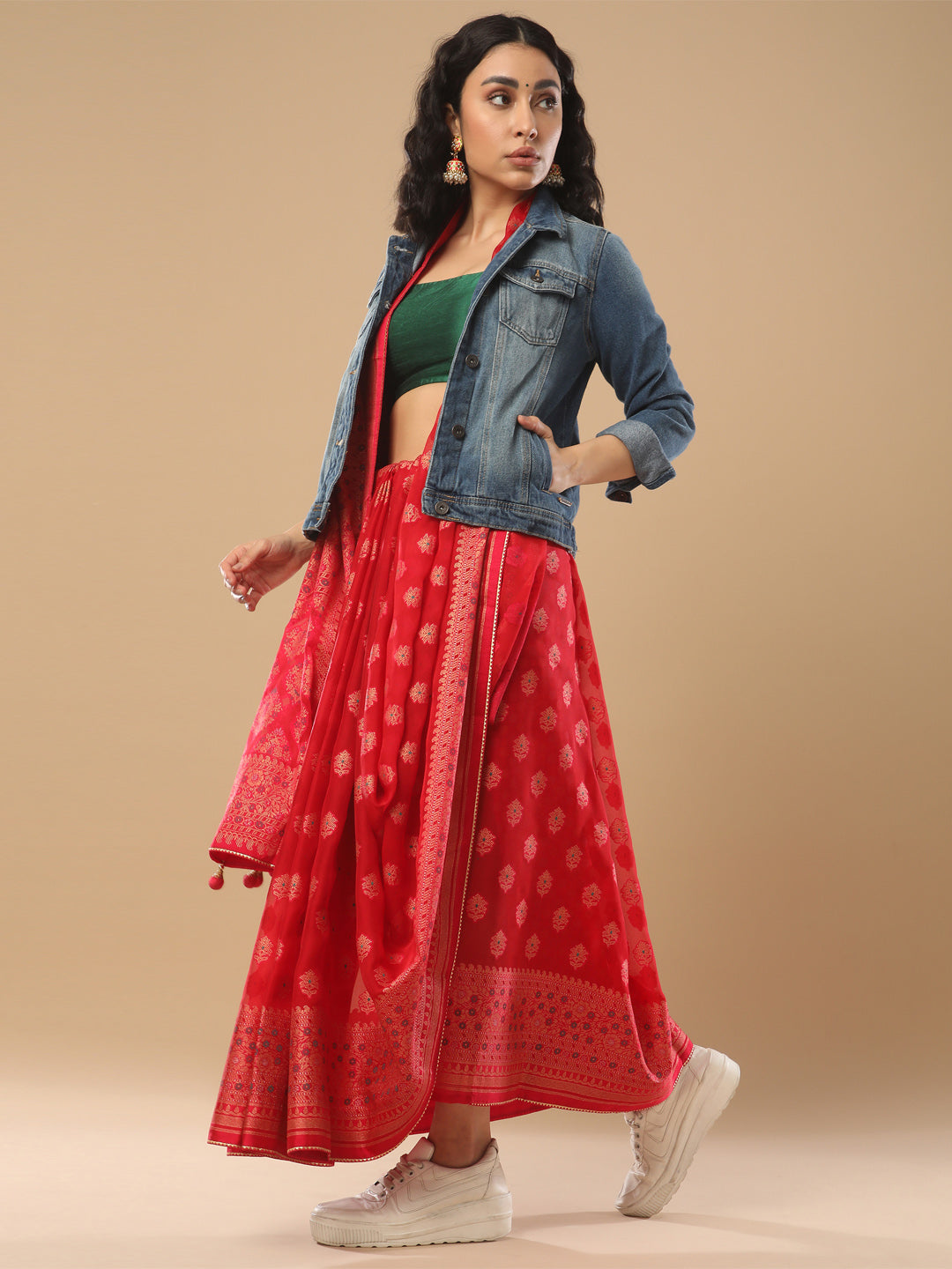 Women's Organza Pink Woven Design Designer Saree With Blouse Piece