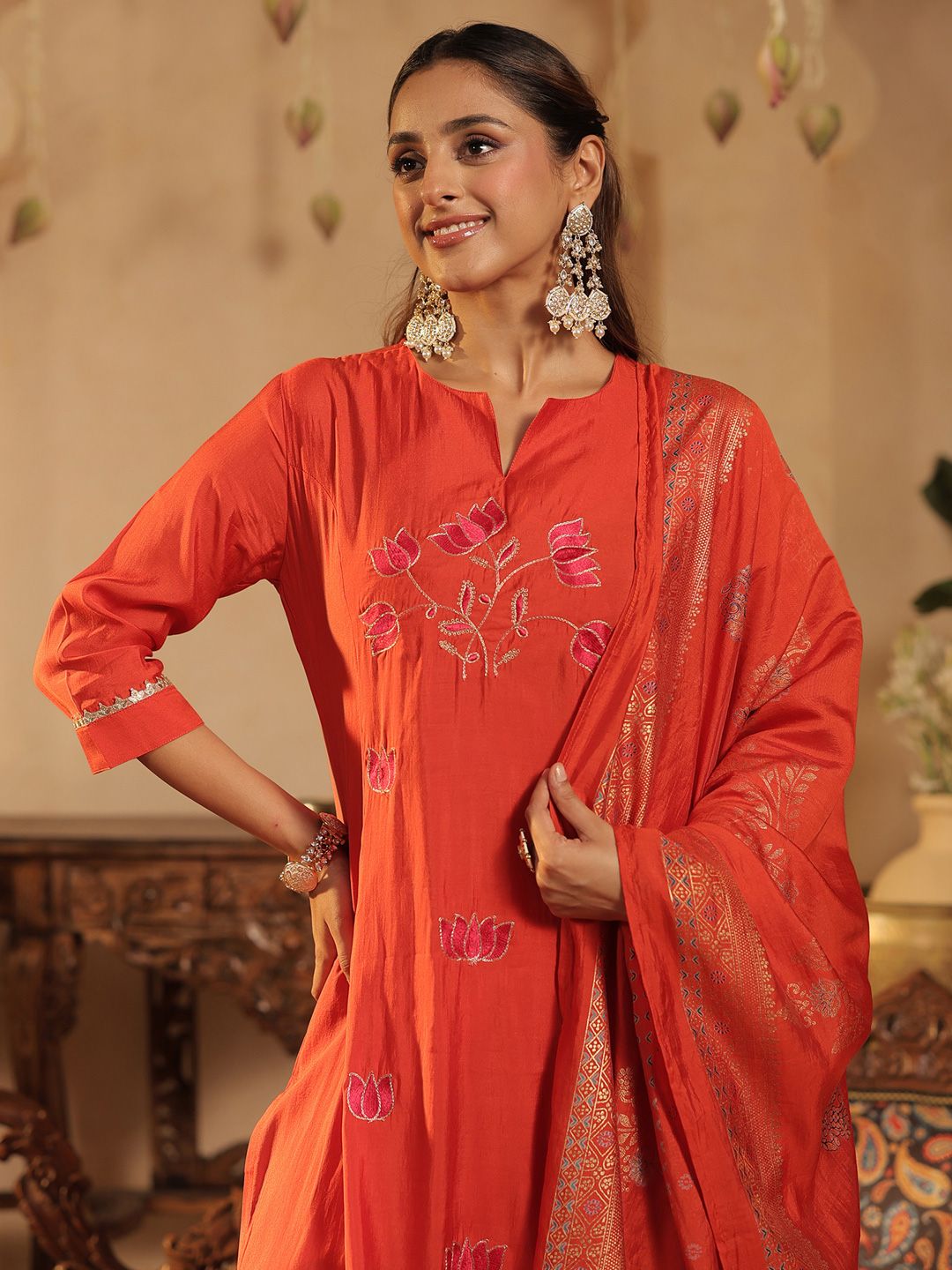 Women Ethnic Motifs Printed Kurta with Trouser