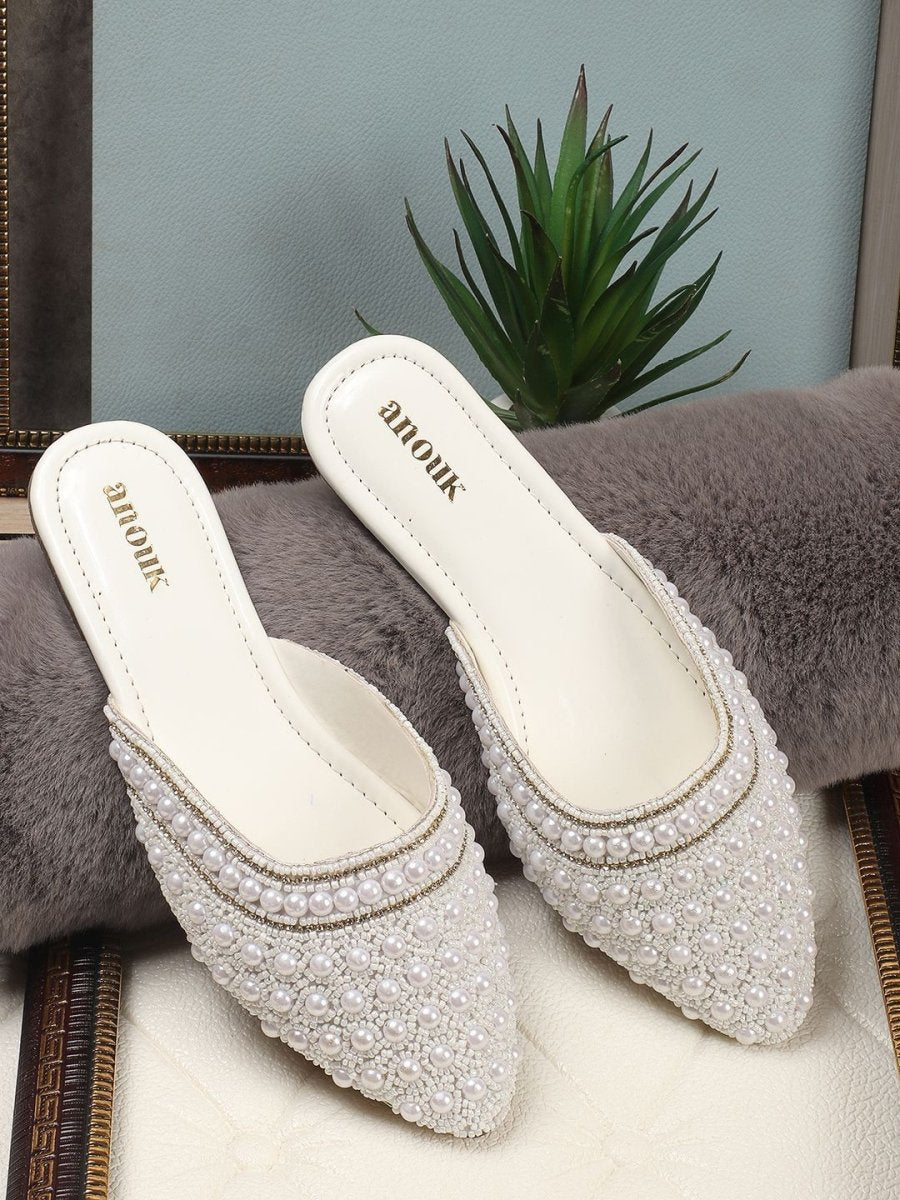 Dhiyona AK Women Embellished Ethnic Ballerinas Flats