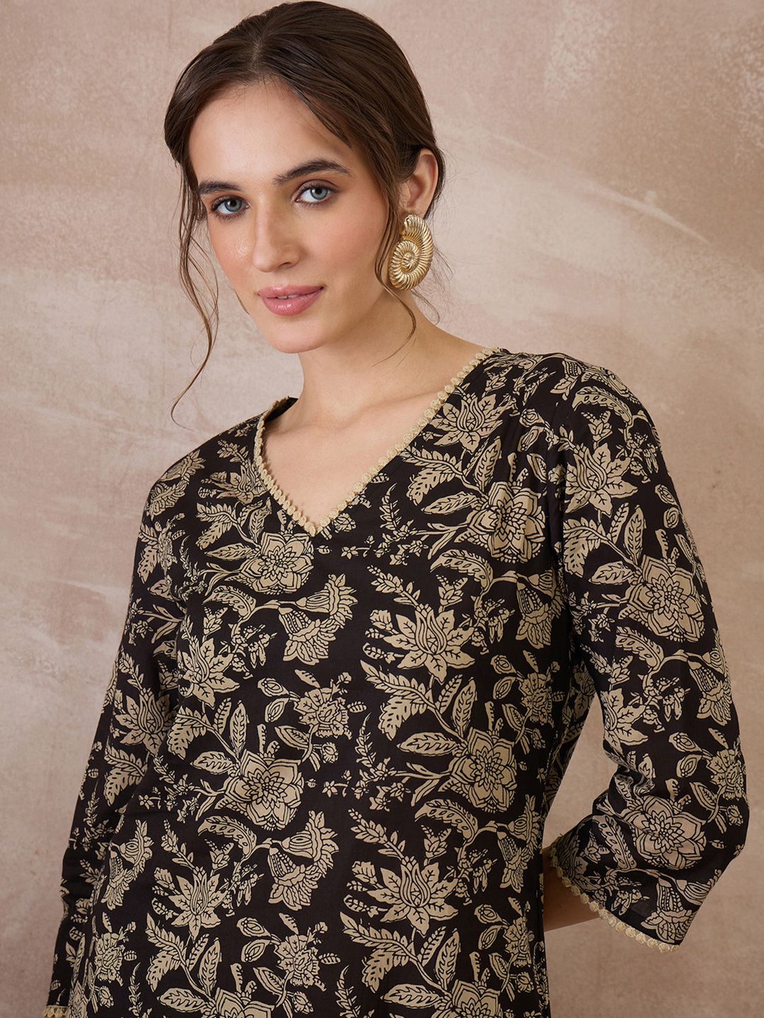 Women Floral Printed Regular Pure Cotton Kurta with Trousers