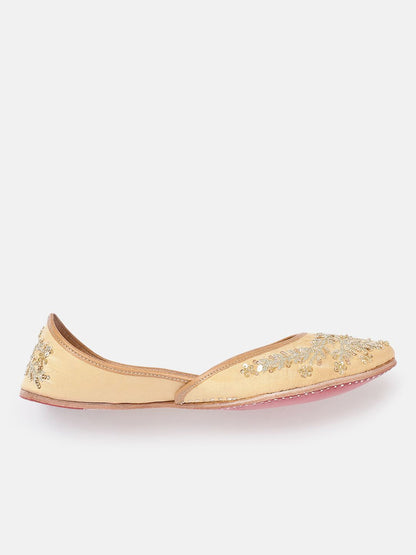 Dhiyona HOP Women Ethnic Embellished Mojaris