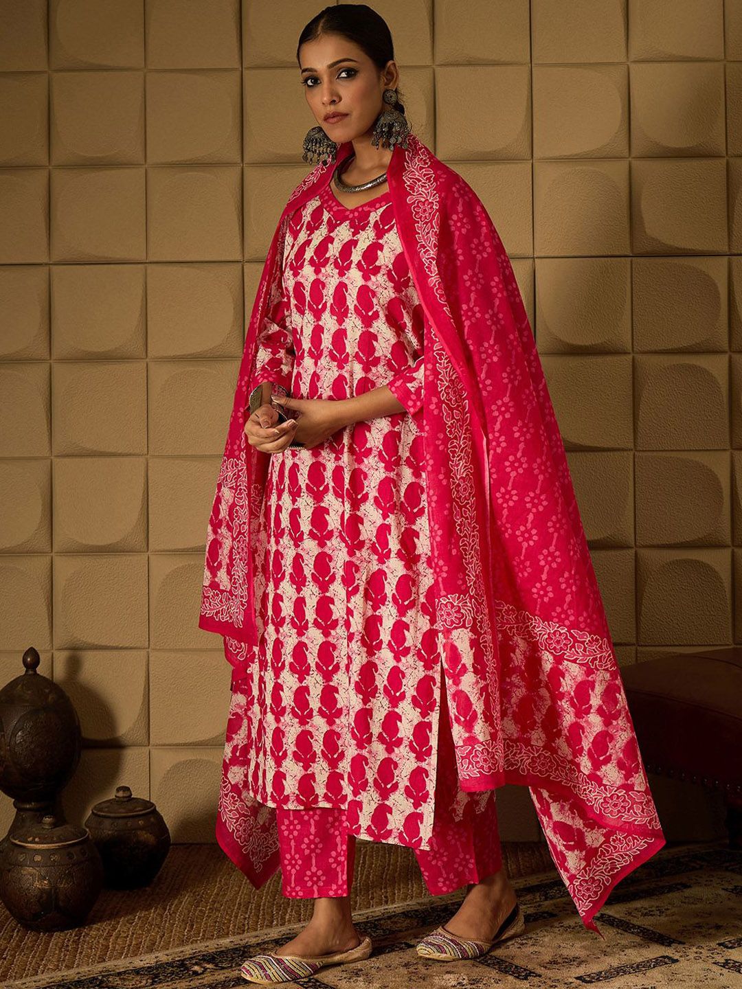 Dhiyona IE Paisley Printed V-Neck Regular Pure Cotton Kurta With Trouser With Dupatta