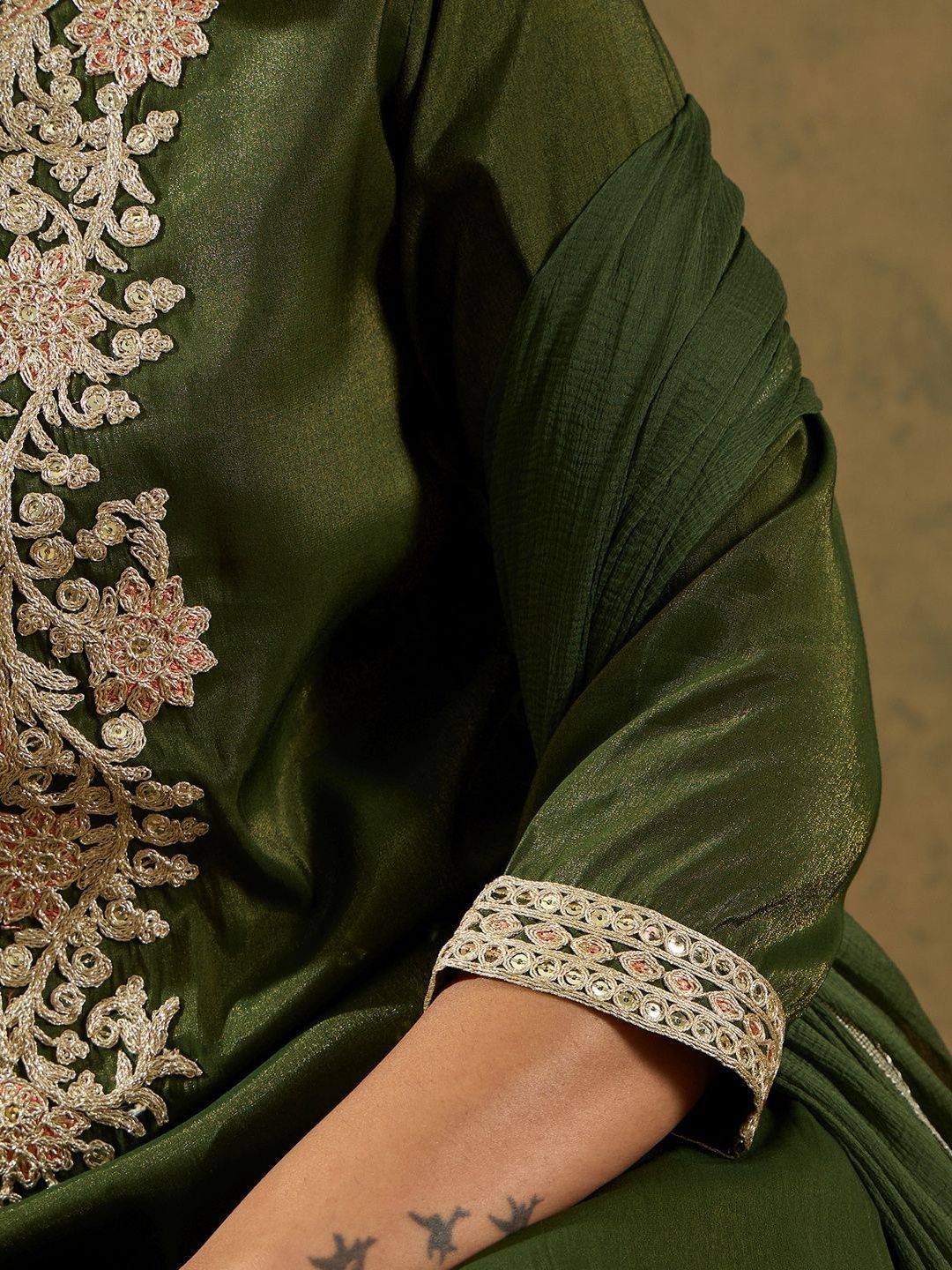 Women Ethnic Motifs Embroidered Regular Thread Work Kurta with Trousers & With Dupatta