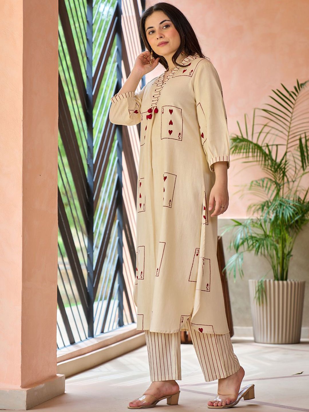 Dhiyona IE Graphic Printed V-Neck Tunic With Trousers