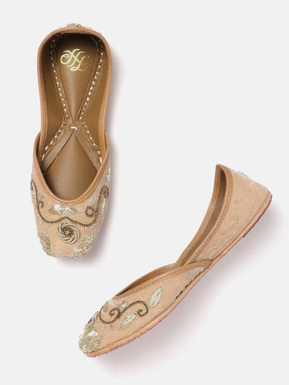 Dhiyona HOP Women Ethnic Embellished Mojaris