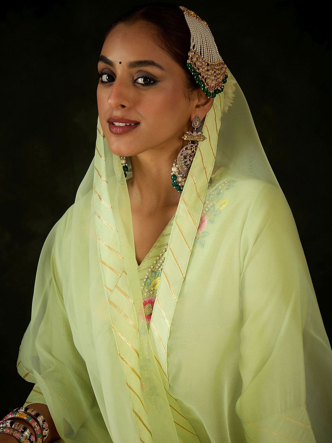 Women Floral Embroidered Regular Thread Work Kurta with Trousers & With Dupatta