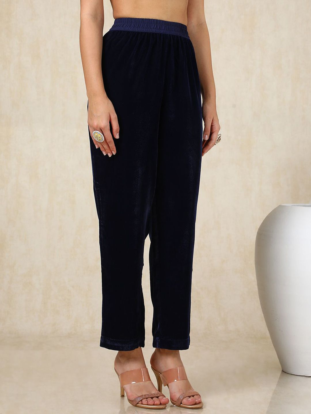 Dhiyona SO Women's Navy Blue Floral Embroidered Round Neck Regular Velvet Kurta With Trouser