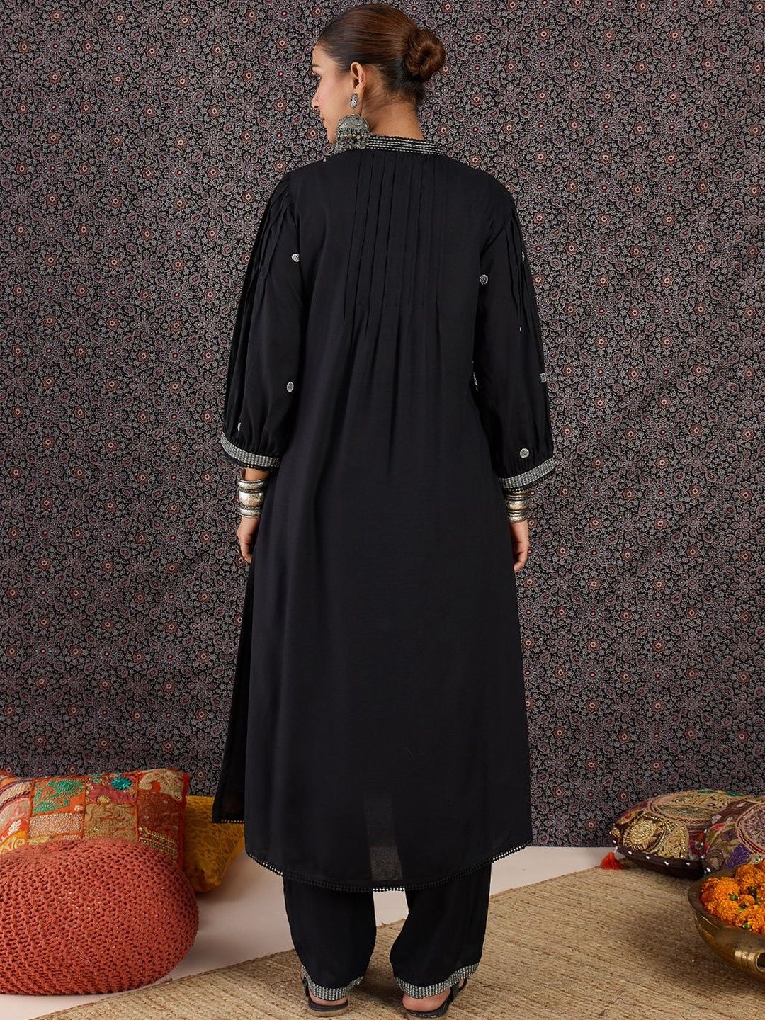 Women Ethnic Motifs Embroidered Regular Thread Work Kurta with Trousers