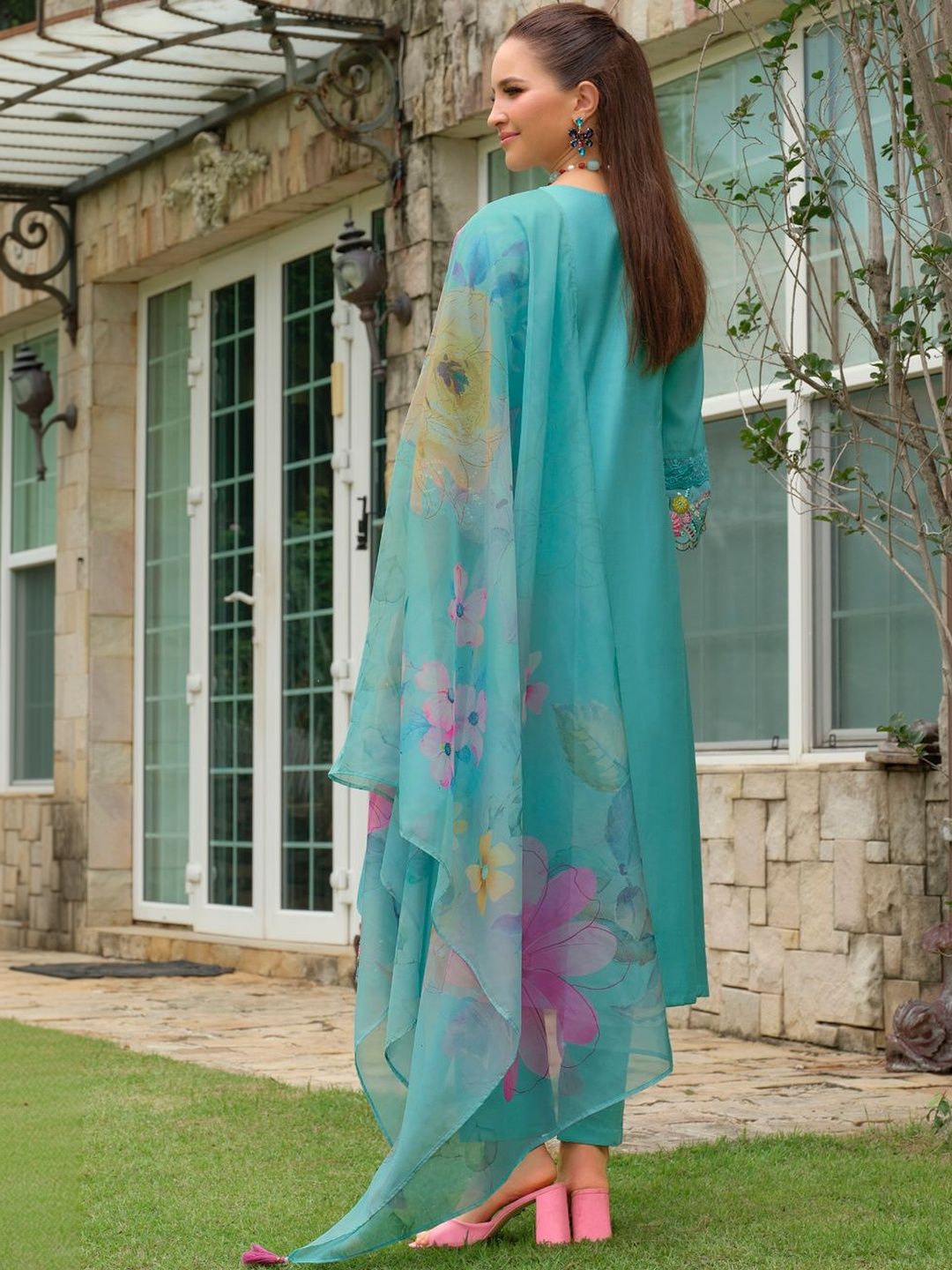 Women Floral Embroidered Regular Thread Work Kurta with Trousers & With Dupatta