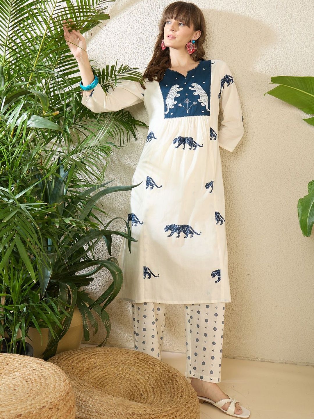 Dhiyona IE Women Animal Embroidered Panelled Thread Work Pure Cotton Kurta with Trousers