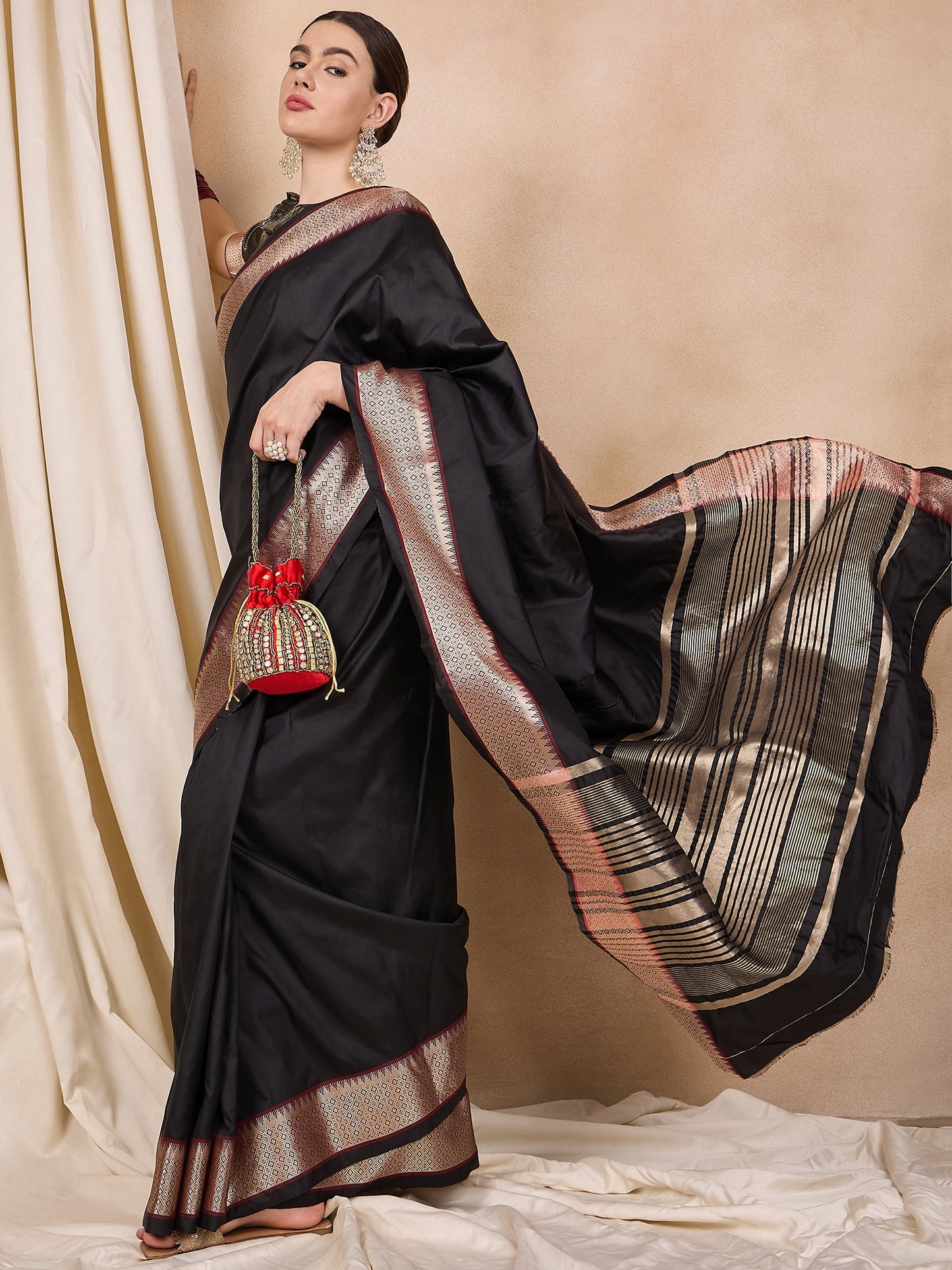 Dhiyona RV Women's Cotton Silk Solid Print With Golden Woven Border Saree  ( KVD2140 )