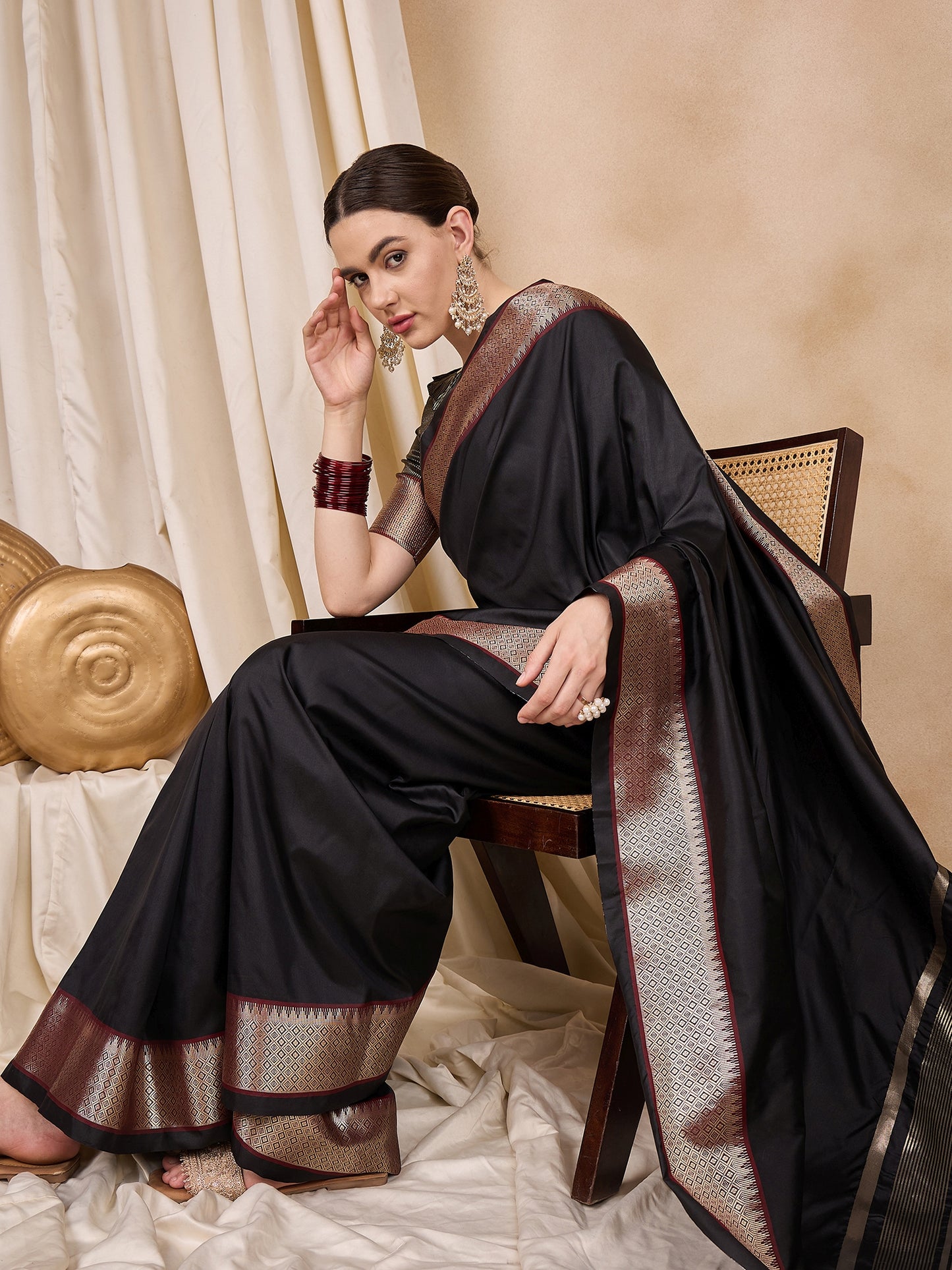 Dhiyona RV Women's Cotton Silk Solid Print With Golden Woven Border Saree  ( KVD2140 )