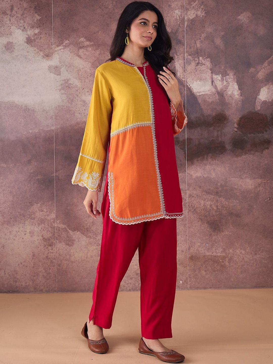 Dhiyona IE Embroidered Mandarin Collar Tunic With Trousers
