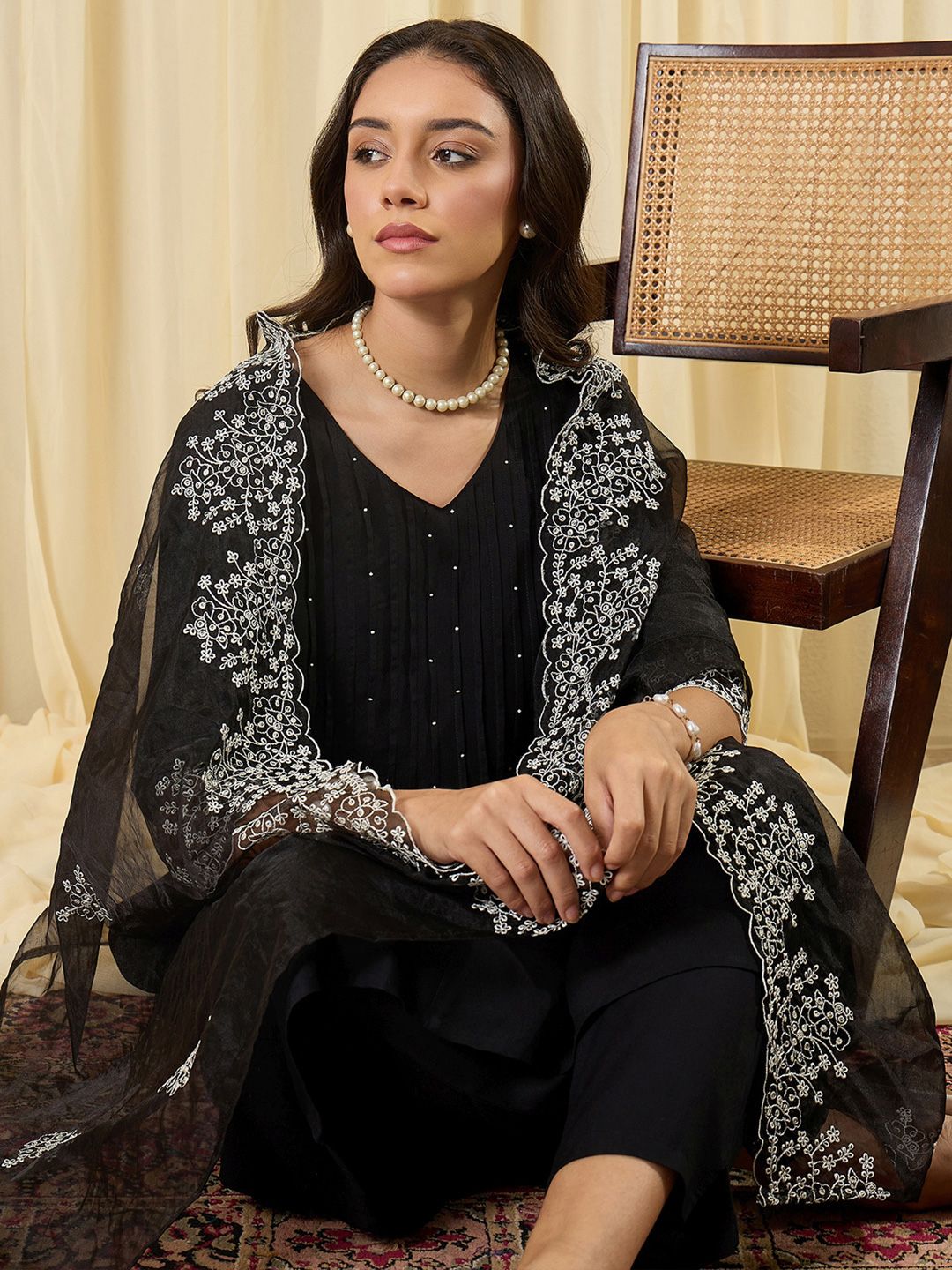 Dhiyona IE Women Ethnic Motifs Embroidered Pleated Thread Work Kurta with Trousers & With Dupatta