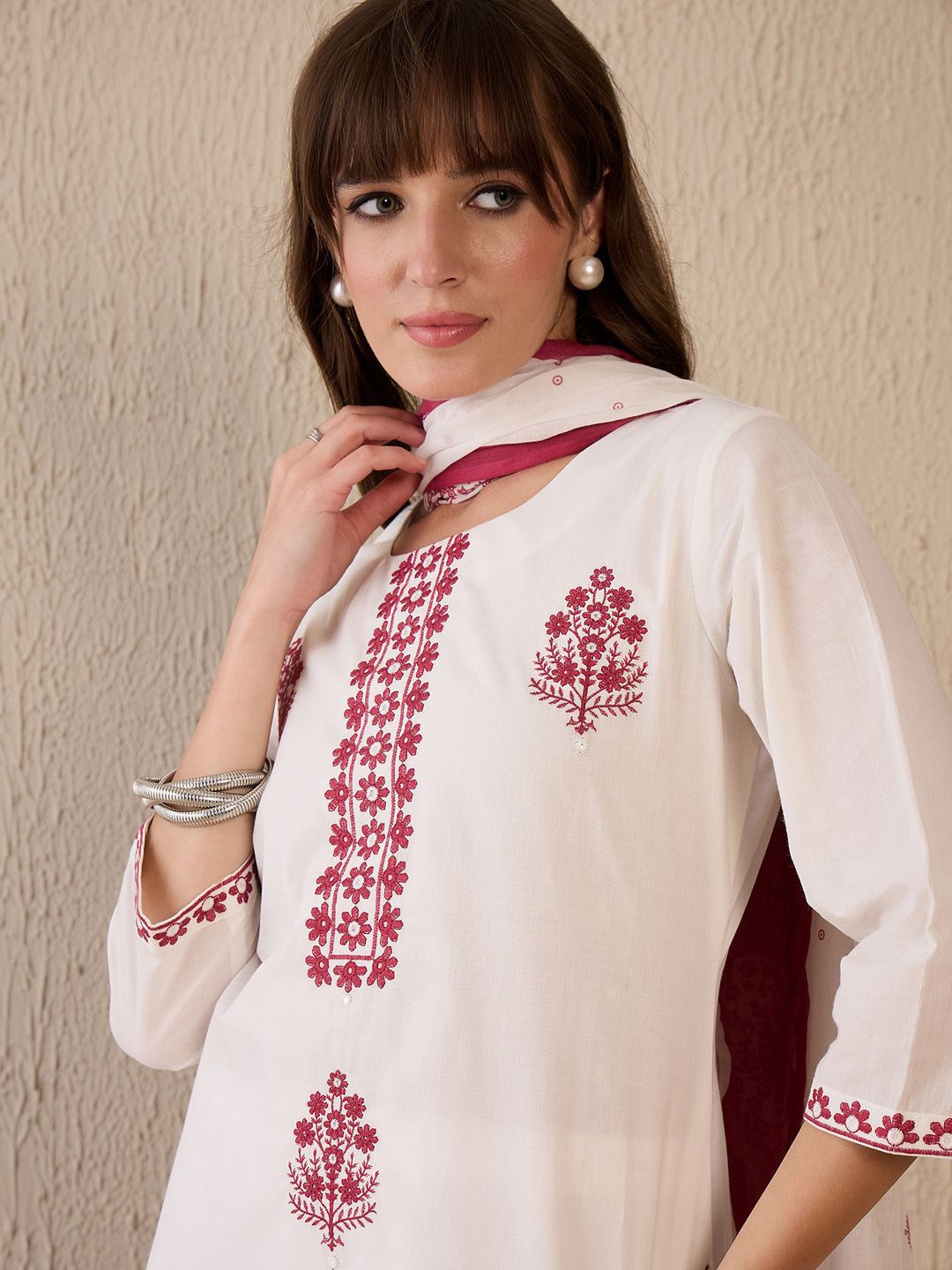 Dhiyona IE Women Floral Embroidered Regular Thread Work Pure Cotton Kurta with Trousers & With Dupatta