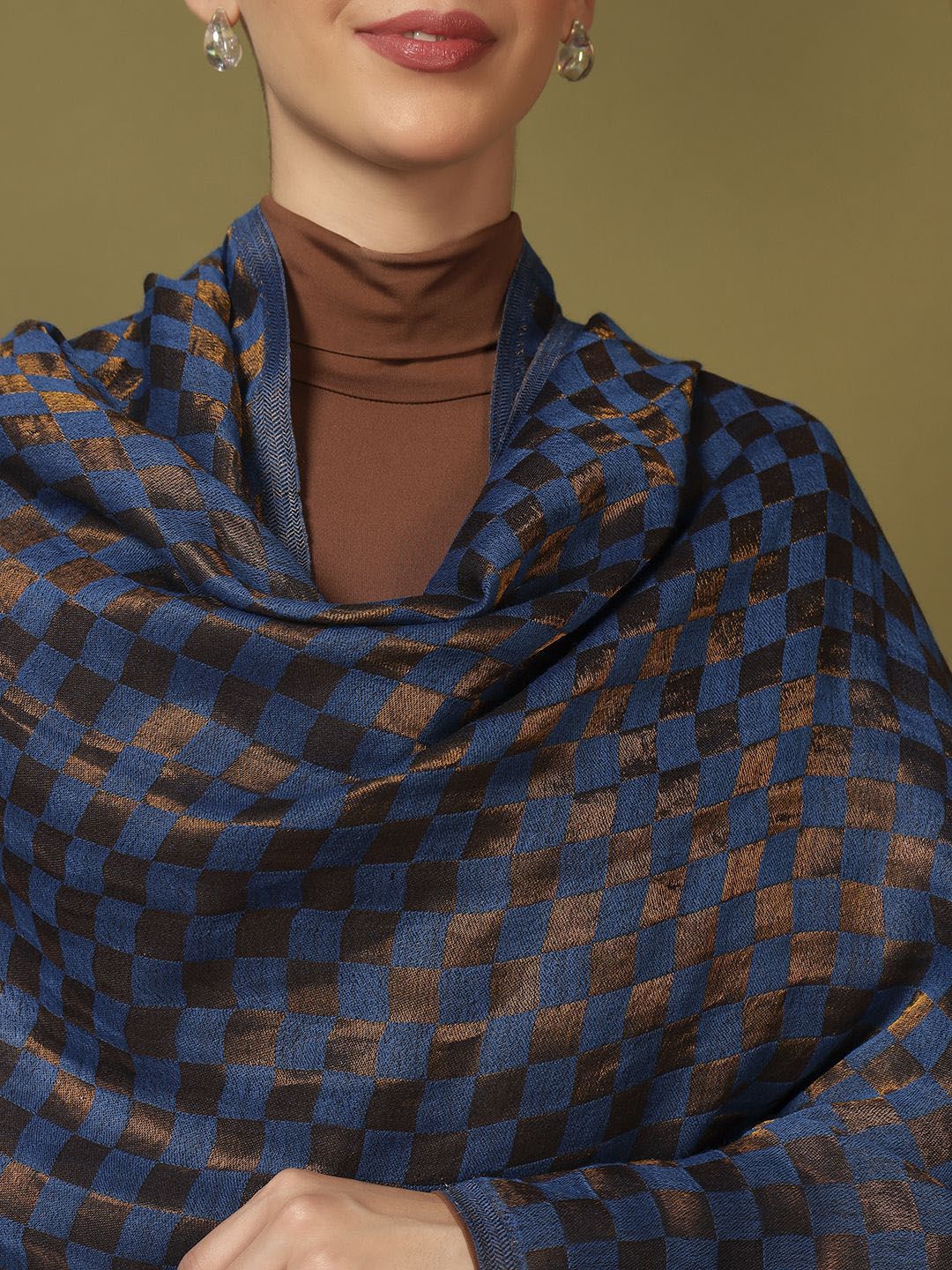 Dhiyona PA Checked Woven Design Reversible Ruhzar Shawl