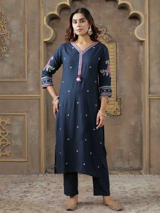 Ethnic Motifs Embroidered V-Neck Thread Work Kurta With Trousers