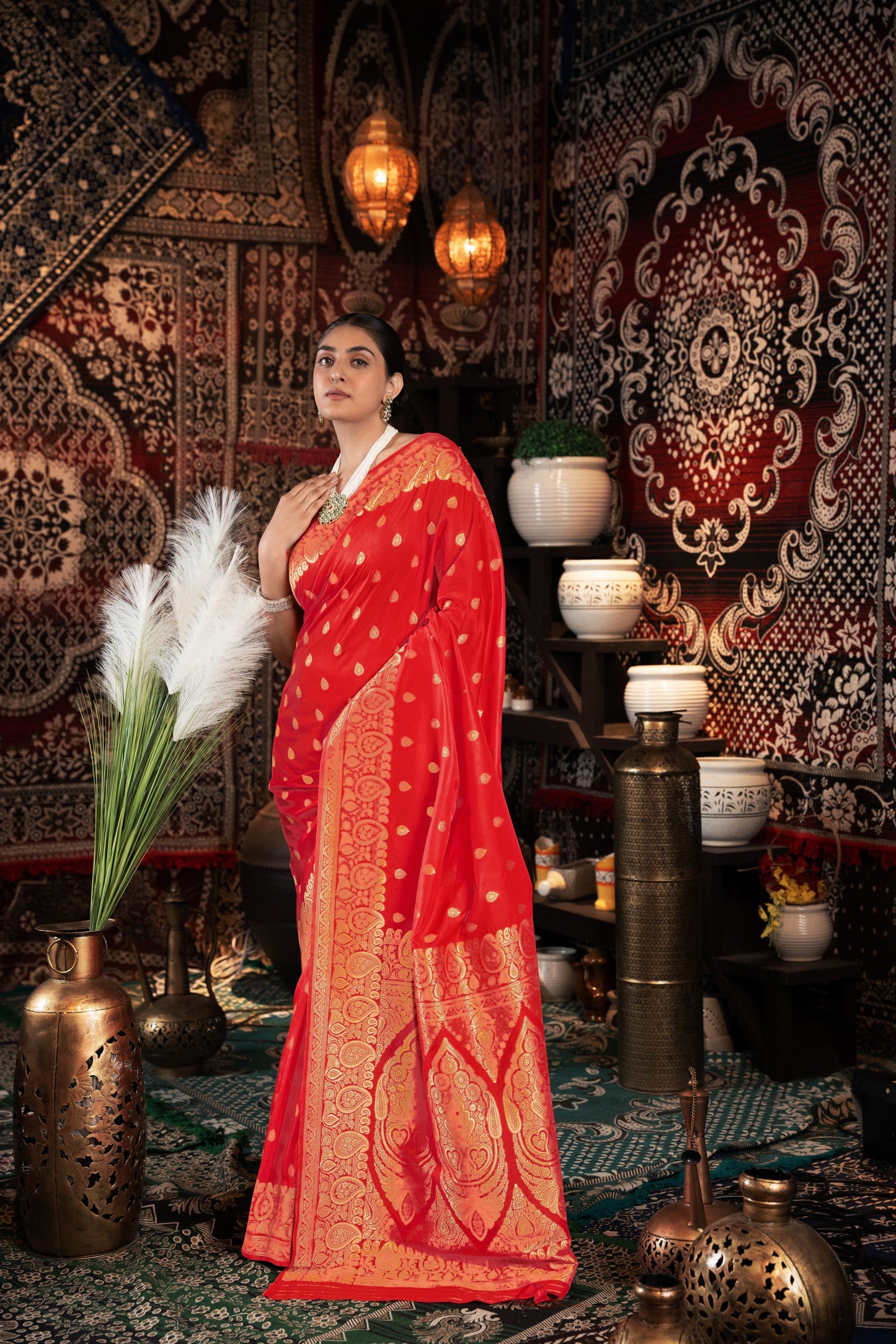 Dhiyona GR Women's Saachi Silk Red Banarasi Silk Woven Saree