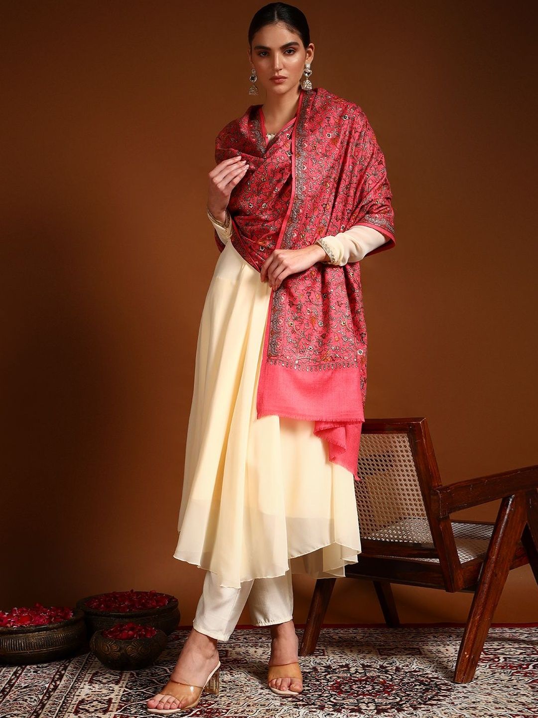 Dhiyona PA Women Floral Embroidered Shawl