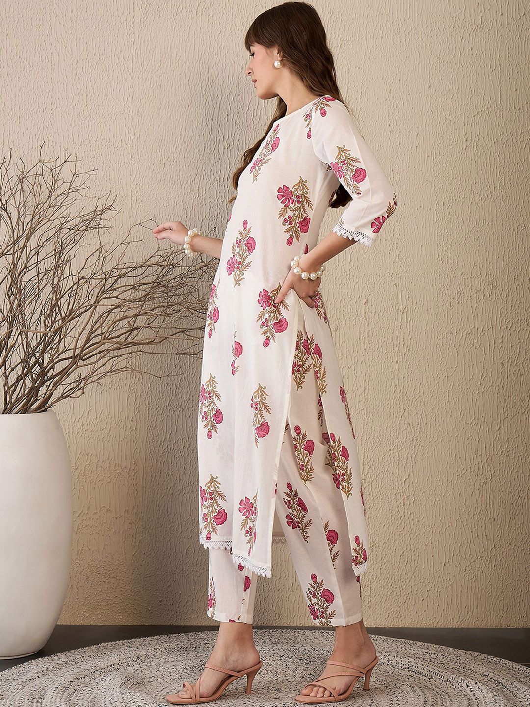Dhiyona IE Floral Printed Pure Cotton Notch Neck Straight Tunic And Trousers