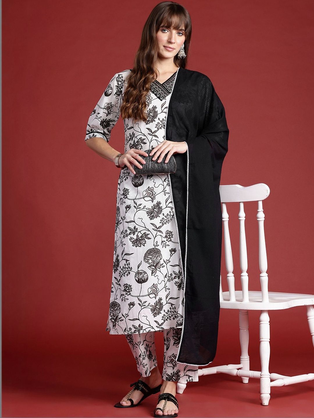 Women Floral Printed Regular Thread Work Pure Cotton Kurta with Trousers & With Dupatta