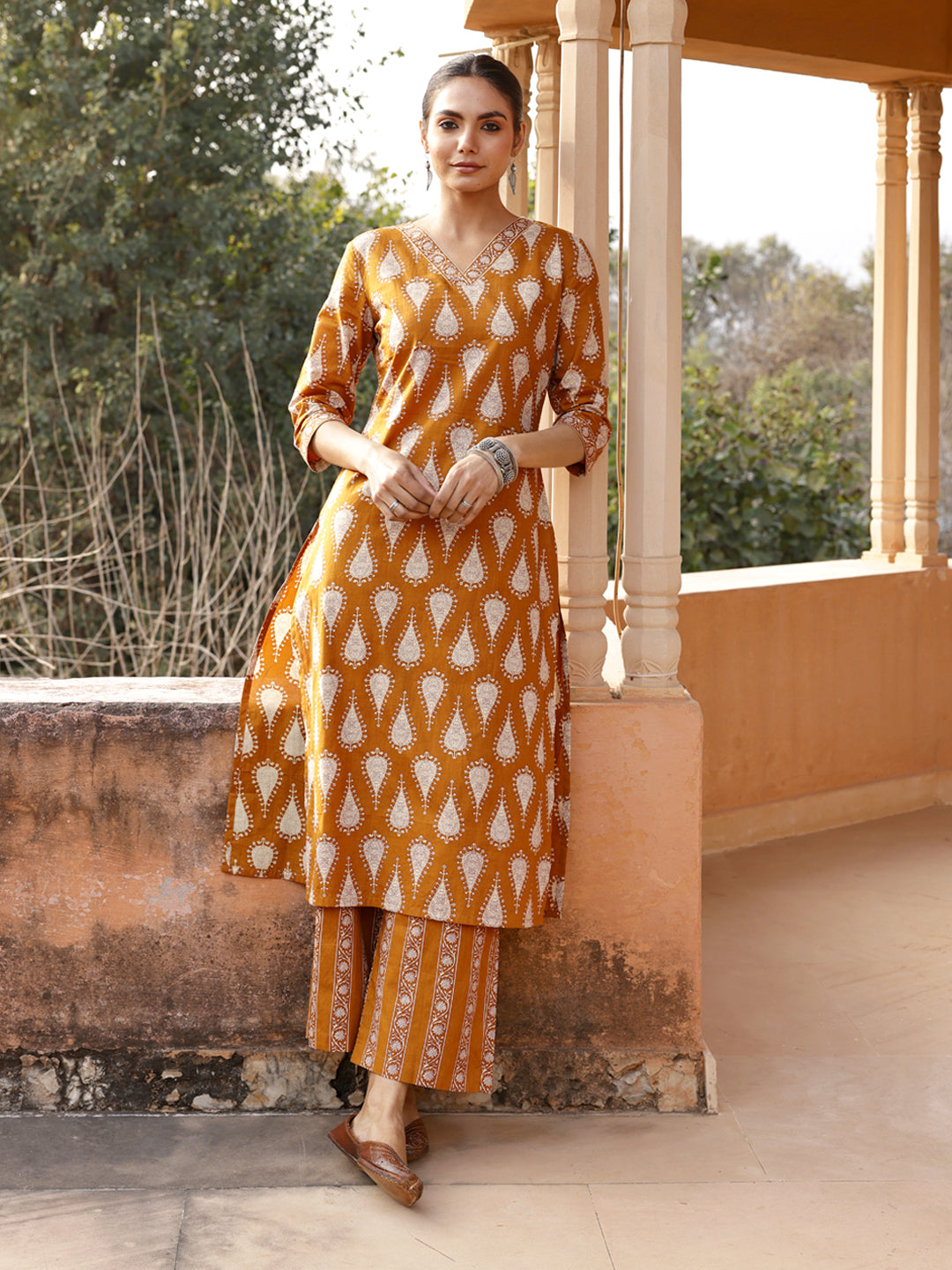 Dhiyona FL Women's Mustard Cotton Printed Straight-Cut Kurta Set