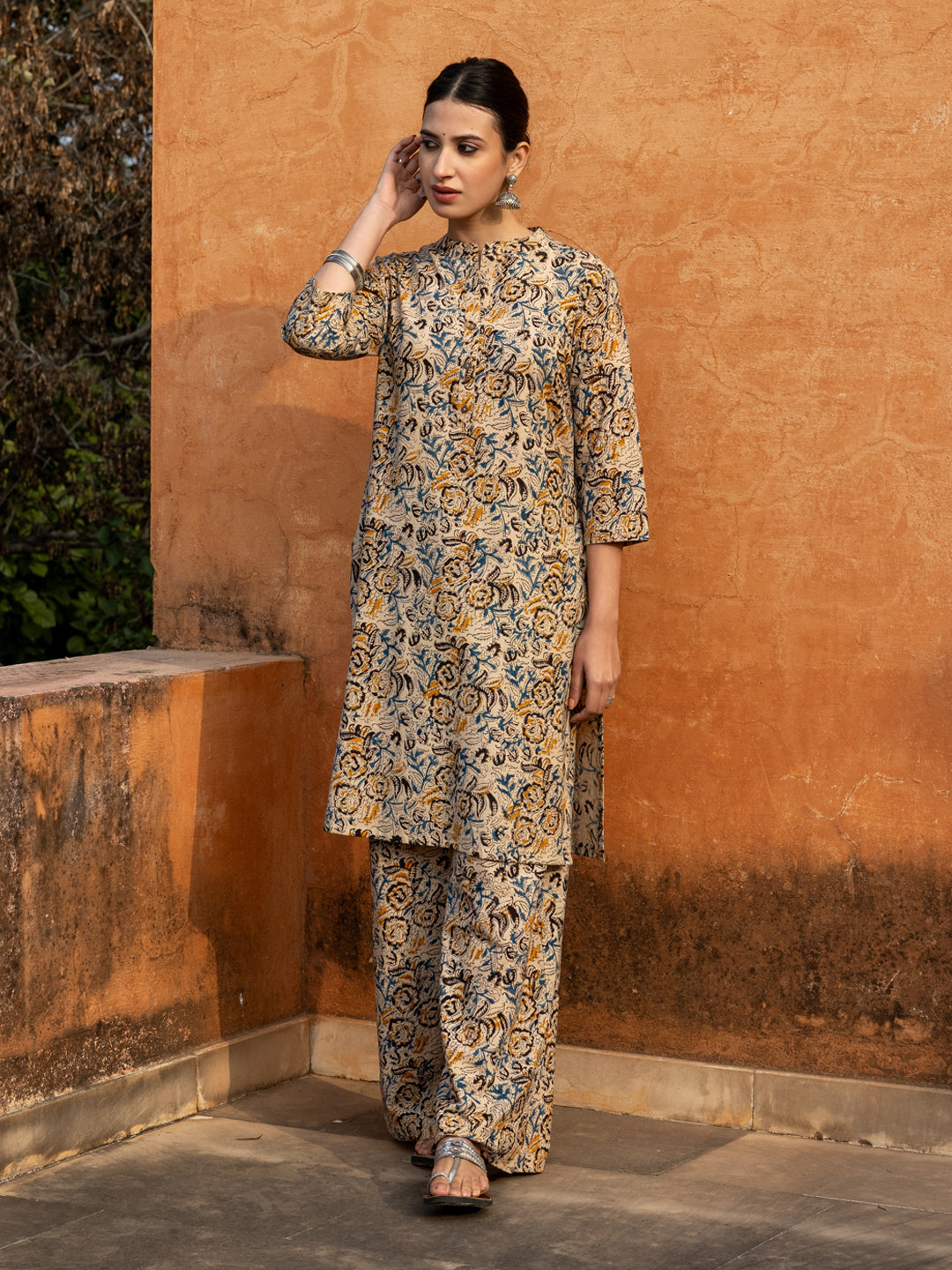 Dhiyona FL Women's Beige Floral Print Cotton Straight Kurta Set