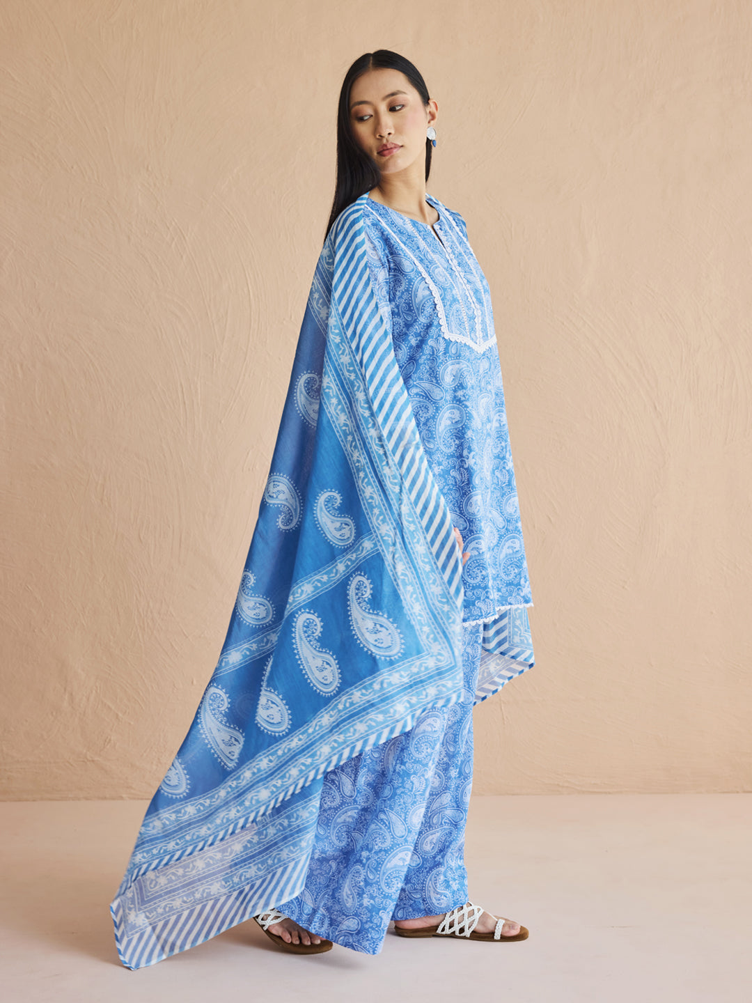 Dhiyona FL Women's Blue Paisley Printed Cotton Kurta Set with Dupatta