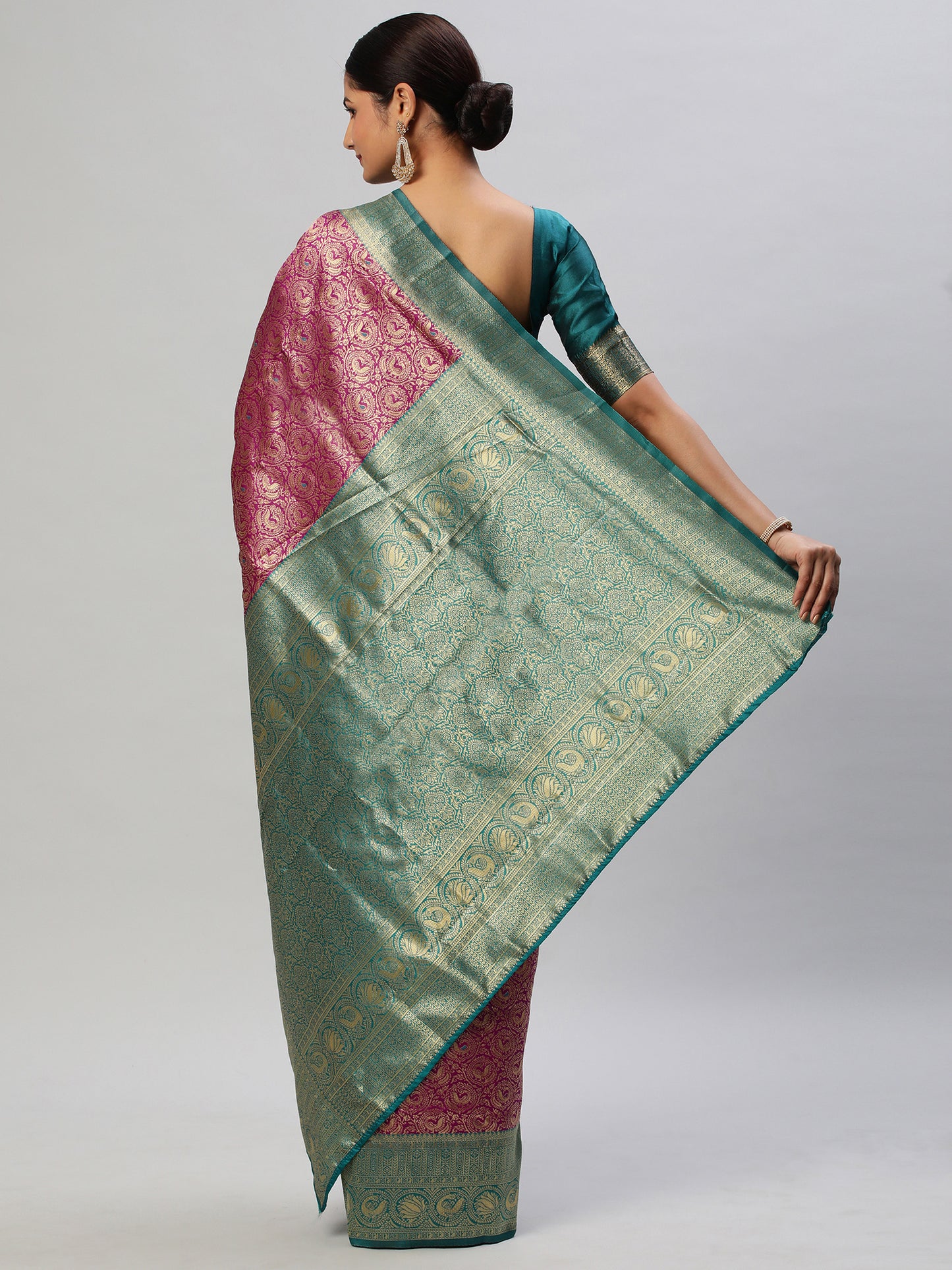 Women's Silk Blend Magenta Woven Design Designer Saree With Blouse Piece