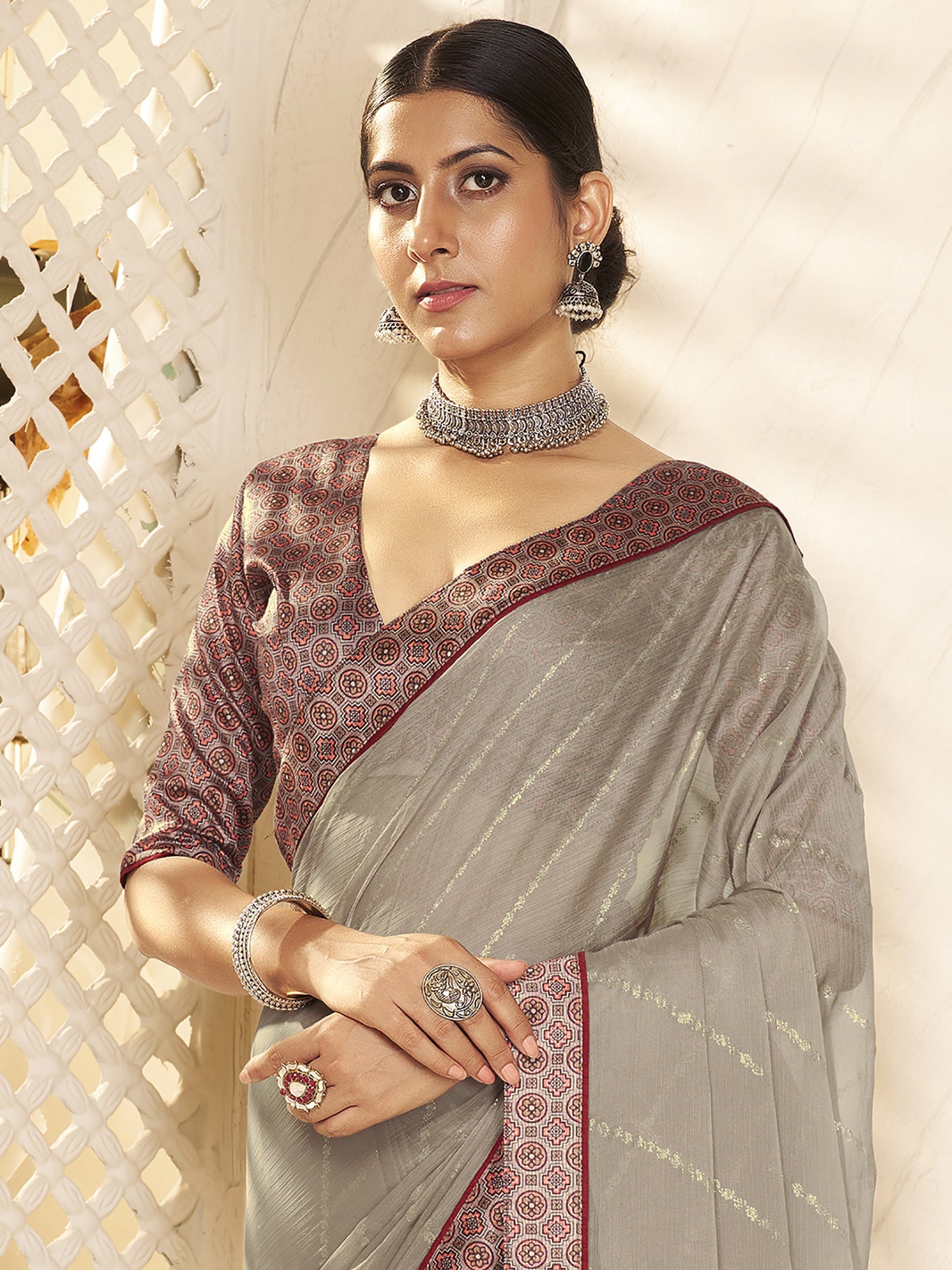 Women's Chiffon Grey Embellished Designer Saree With Blouse Piece