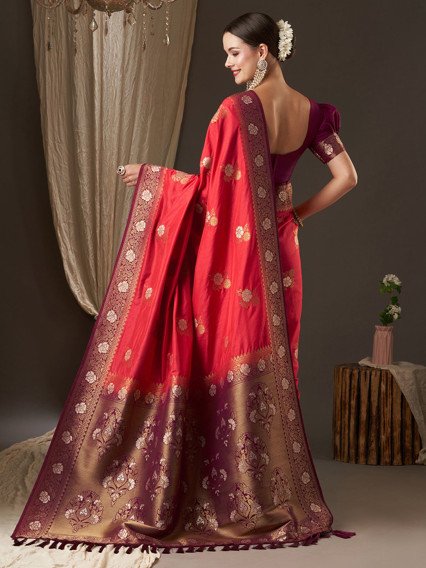 Women's Silk Blend Pink Woven Design Designer Saree With Blouse Piece